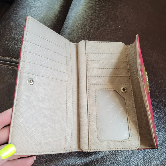 DKNY Magenta Pink Bifold Snap Close Faux leather Wallet - Picture 4 of 7